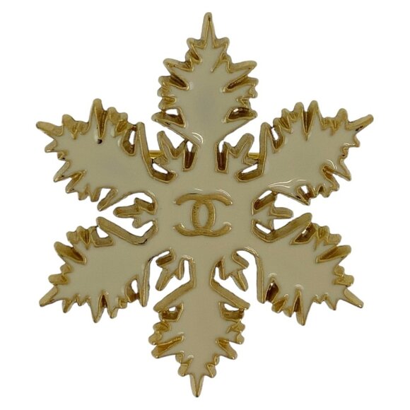 CHANEL White Brooch - Picture 1 of 5